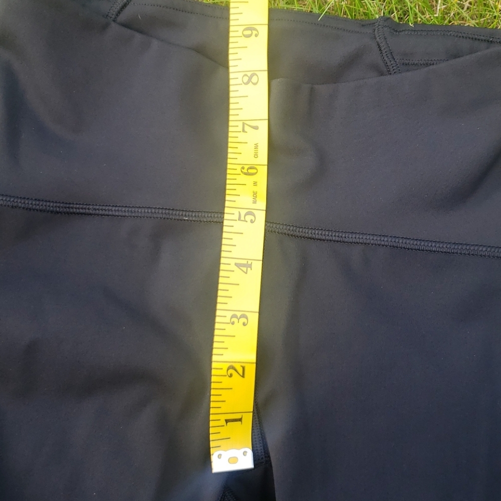 Lululemon train times crops size 4 NWOT - Picture 8 of 13